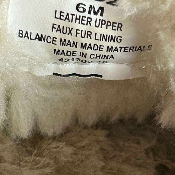 MINNETONKA “Allie” Tan Moccasin Shoes - Picture 7 of 9